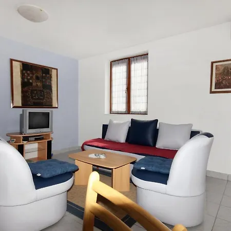 Apartman With A Parking Space Malinska