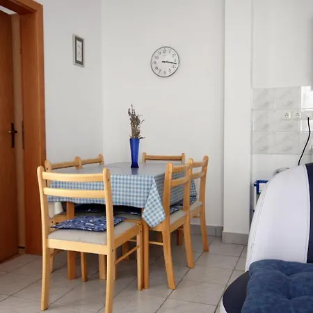 With A Parking Space Appartement Malinska
